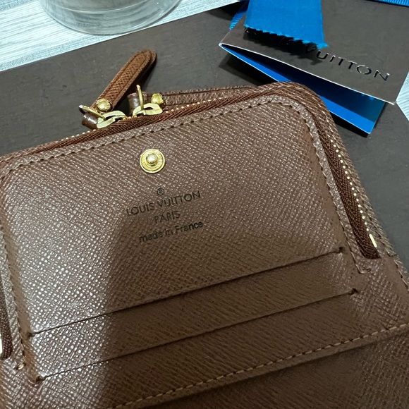 ♥️LV PRISTINE COMPACT WALLET EUC - Picture 5 of 16